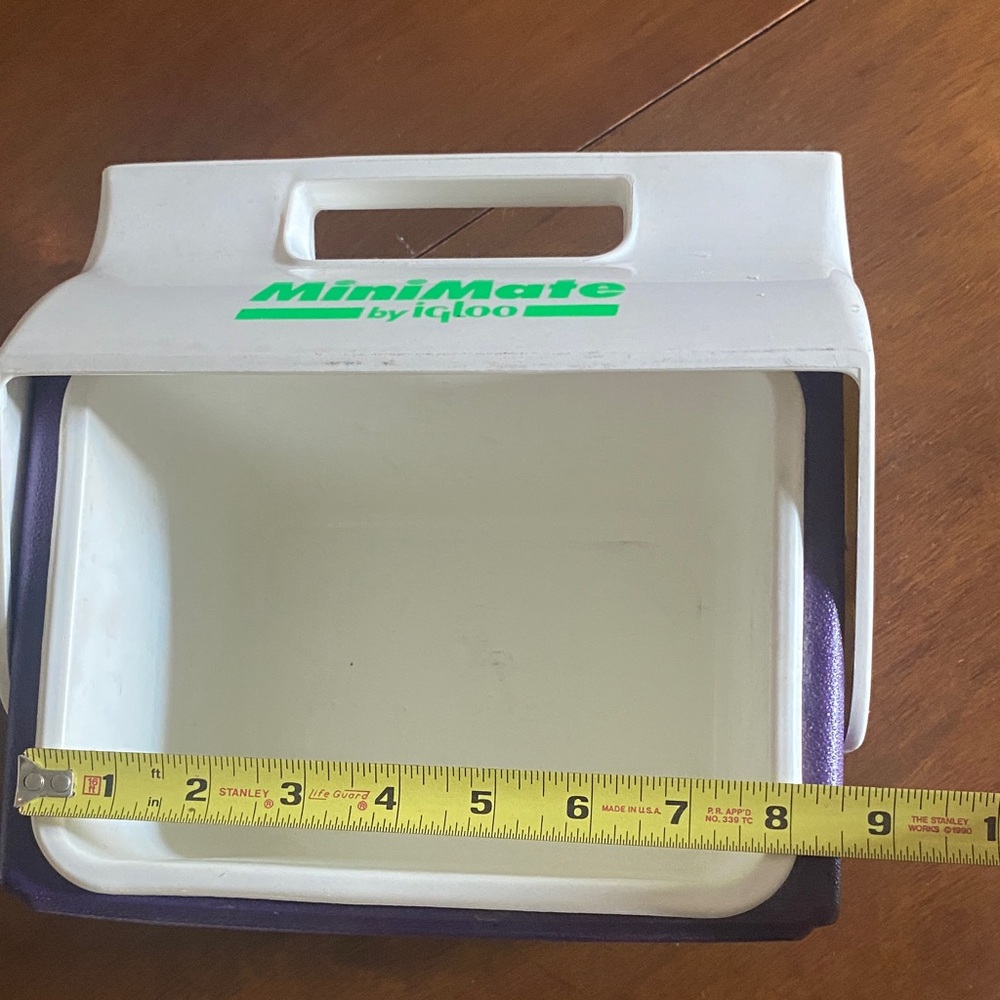 Igloo MiniMate Cooler in Purple and White - Picture 5 of 6